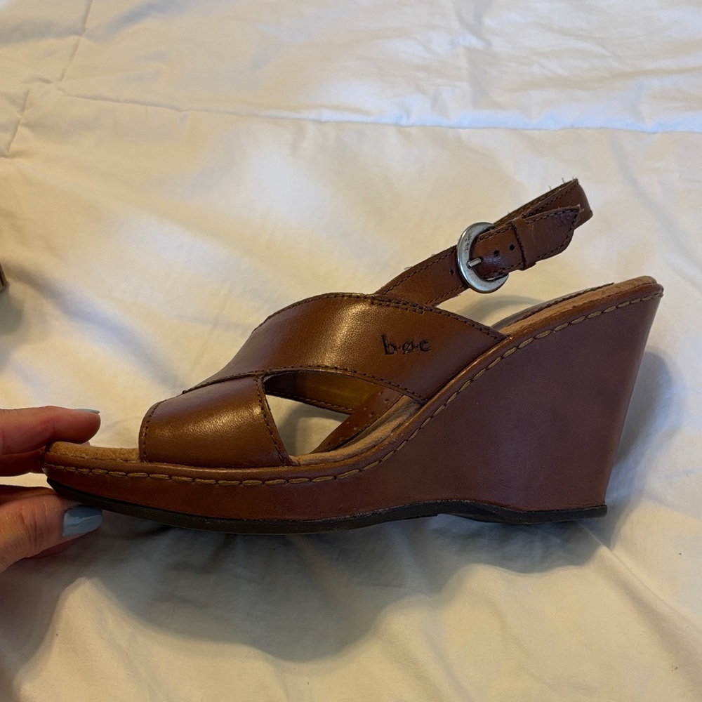 B.O.C. Brown Leather Wedge Sandals - Women- size 6 - Picture 3 of 8